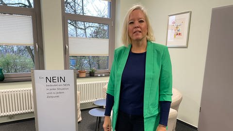 Ruth Petri ist Psychologin und arbeitet beim Trierer Frauennotruf. Sie ist Fachfrau für das Thema sexualisierte Gewalt. (Foto: SWR)