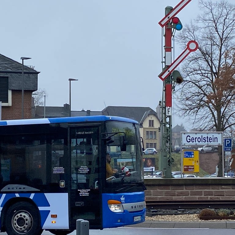 Ein neues Busnetz soll am 10. Dezember nahezu alle Orte zwischen Gerolstein, Hillesheim, Jünkerath und Prüm verbinden. (Foto: SWR, Anna-Carina Blessmann)