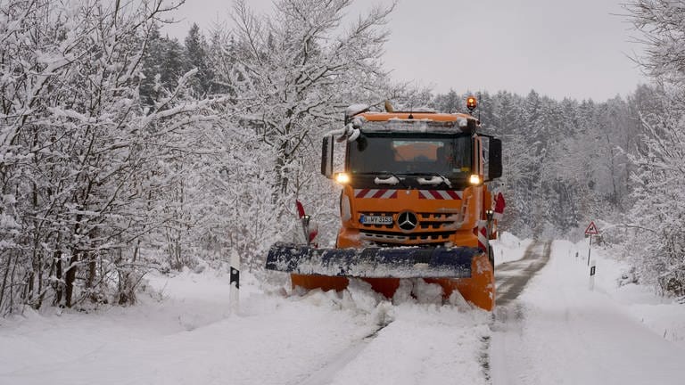 Nach Schneefall: Tödlicher Unfall im Westerwald - SWR Aktuell