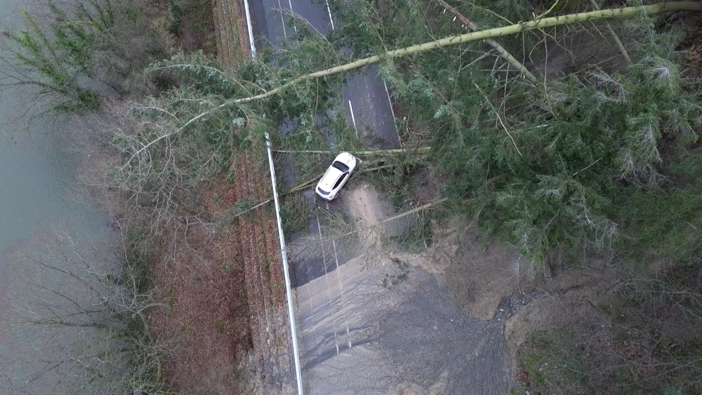 Erdrutsch auf der B53. (Foto: SWR)