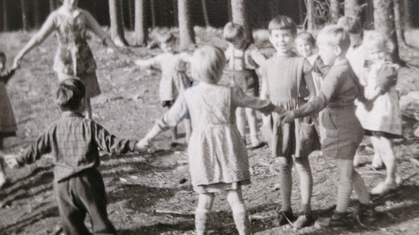 Die Bilder aus dem Kindererholungsheim in Langweiler vermitteln eine Idylle. Aber der Schein trügt: Denn in den Ferien wurden die Kinder offenbar von den Nonnen misshandelt. (Foto: Anette Hannwacker)