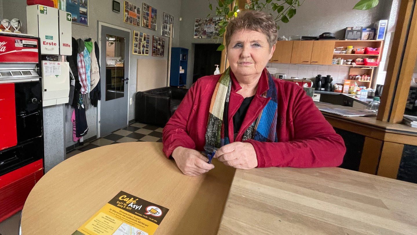 Rita Schmaus leitet seit neun Jahren das Café Asyl in Daun und hat bis vor Kurzem noch nie Anfeindungen erlebt. (Foto: SWR)