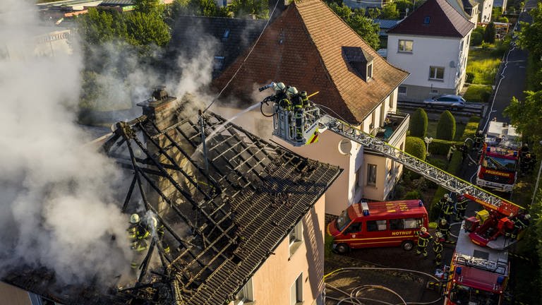 Bei einem Hausbrand in Idar-Oberstein im Stadtteil Weierbach ist hoher Schaden entstanden (Foto: SWR, Foto Hosser)