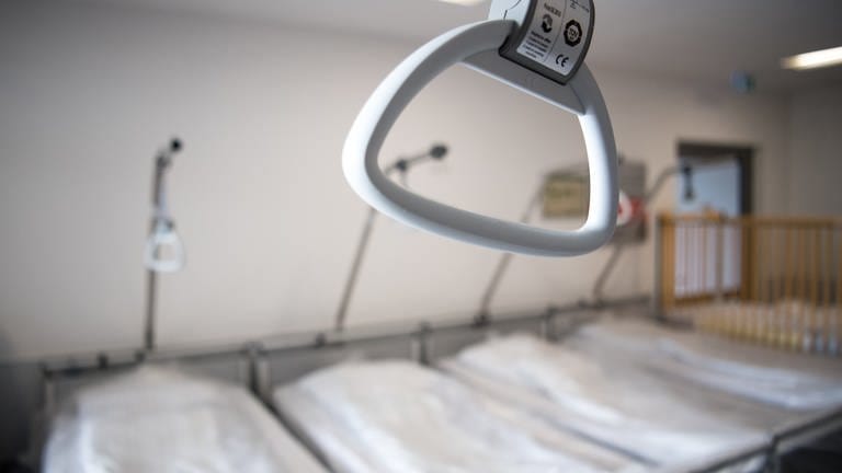 Betten in einem Krankenhaus (Symbolbild)