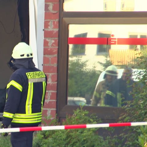 Unbekannte Täter haben in Jünkerath im Kreis Vulkaneifel einen Geldautomaten gesprengt