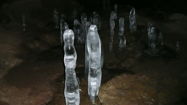 Abkühlung in RLP an heißen Sommertagen: Die Birresborner Eishöhlen in der vulkaneifel versprechen kühle 7 Grad selbst im Hochsommer. (Foto: Brunhilde Rings)