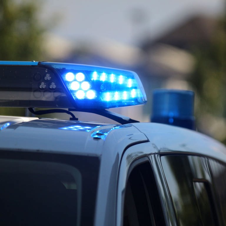 Blaulicht auf einem Einsatzwagen der Polizei Trier. 