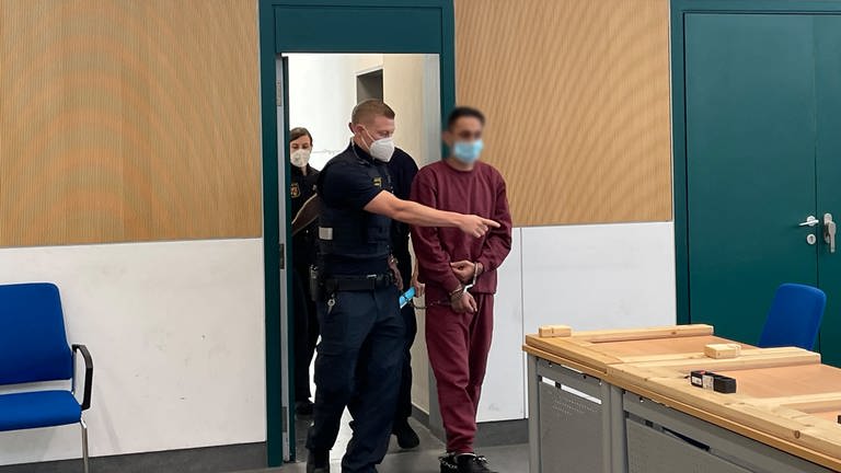 Vor dem Landgericht Trier hat der Prozess gegen einen Mann aus der Ukraine begonnen. Der Angeklagte soll eine Landsfrau in Trier getötet haben. (Foto: SWR)