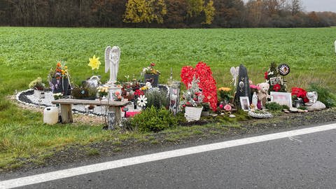Gedenkstätte an der L175 zwischen Leisel und Siesbach (Foto: SWR)