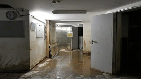 Die Flut vom Julie 2021 hat auch die Räume in der Klinik in Trier-Ehrang völlig verdreckt (Foto: SWR)