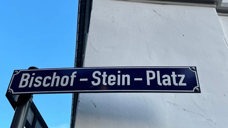 Straßenschild Bischof-Stein-Platz in Trier