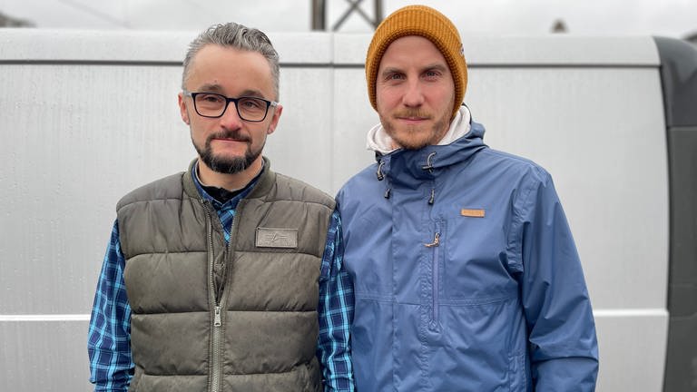 Matthäus Wanzek und Simon Meier wollten nicht nur spenden, sondern vor Ort helfen. Heute brechen sie zu einer elftägigen Tour nach Charkiw auf. (Foto: SWR)
