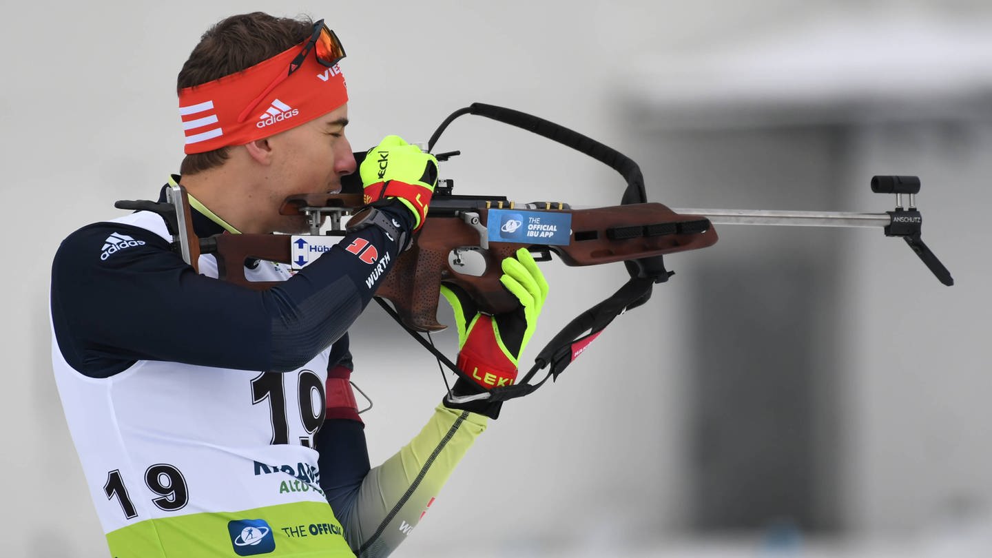 Simon Kaiser aus Hoppstädten-Weiersbach ist der beste Biathlet aus Rheinland-Pfalz. Der 23-Jährige träumt von den Olympischen Spielen in Italien, muss sich aber erst einmal in der zweiten Biathlonliga behaupten. (Foto: IMAGO, IMAGO / CEPix)