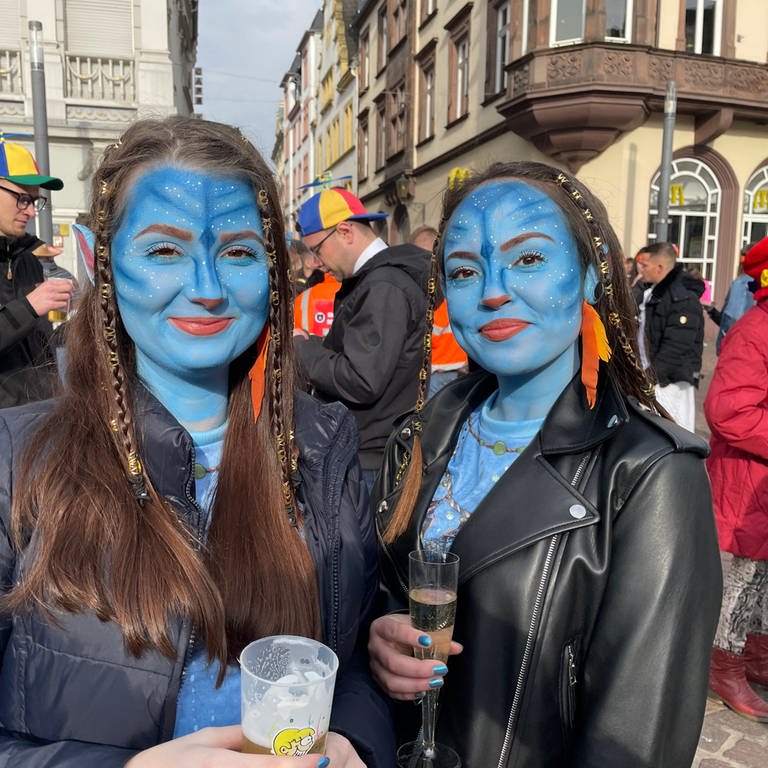 Zwei Frauen in Trier haben sich als Avatare kostümiert. (Foto: SWR)