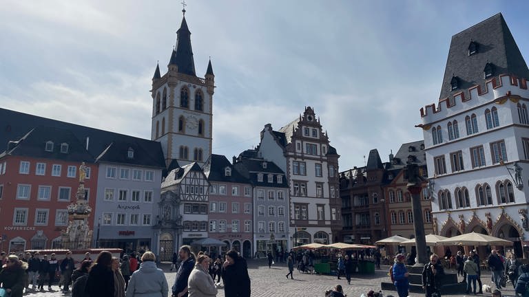 Trierer St. Ganolfkirche vom Hauptmarkt aus gesehen (Foto: SWR, Nicole Mertes )