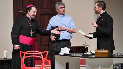 Während die Vorbereitungen zum Besuch des Papstes laufen, braut sich in dem Bistum ein Skandal zusammen.  (Foto: theater-trier.de/pressebereich/)