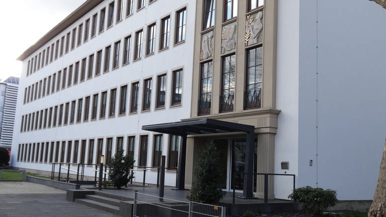 Das Amtsgericht Trier hat die Anklage wegen Nötigung gegen insgesamt neun Personen zugelassen und das Hauptverfahren eröffnet.