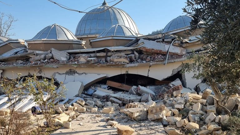 Auch diese Moschee im türkischen Erdbebengebiet ist eingestürzt. (Foto: MMS Humanitas)