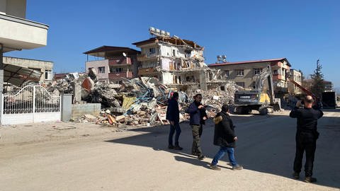 Die Eifeler Hilfsorganisationen Eifellicht und MMS Humanitas machen sich vor Ort in der Türkei ein eigenes Bild der Zerstörungen. (Foto: MMS Humanitas)