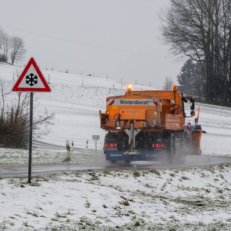 Die Winterdienste in der Region Trier sind auf Schneefall vorbereitet  (Foto: picture-alliance / Reportdienste, dpa Bildfunk, picture alliance / Peter Kneffel/dpa | Peter Kneffel)