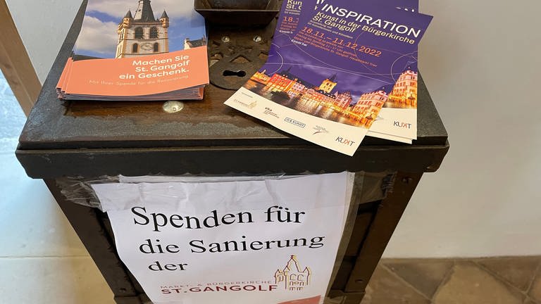 Die Ausstellung soll dazu beitragen, die Sanierung der älteren Kunstwerke in St. Gangolf zu finanzieren (Foto: SWR, Nicole Mertes)