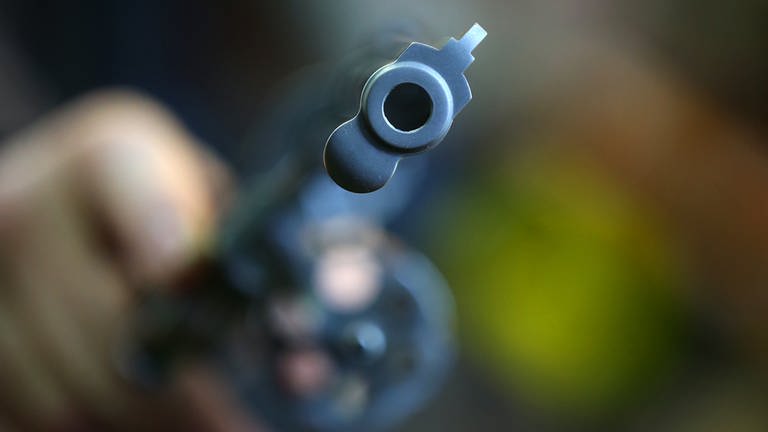 Der Tatverdächtige eines Schusses auf einen 13-Jährigen in Kröv hat sich der Polizei gestellt. (Foto: picture-alliance / Reportdienste, Picture Alliance)