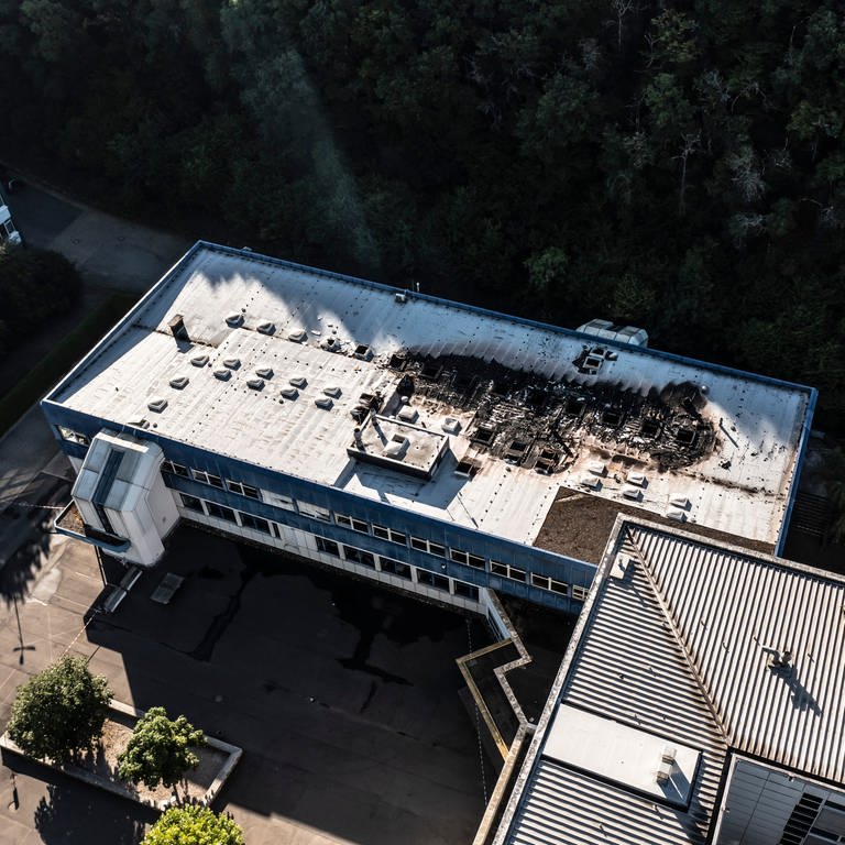 Brand in Berufsschule Idar-Oberstein ein Tag danach. (Foto: Foto Hossar)