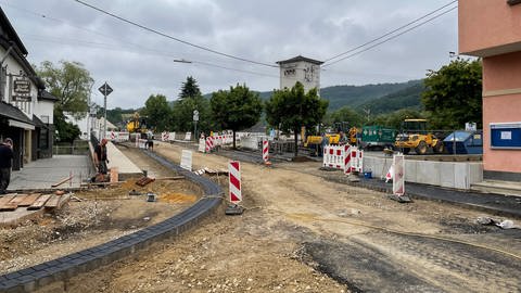 Straße in Irrel nach der Flutkatastrophe 2021 ist weiterhin unbenutzbar.