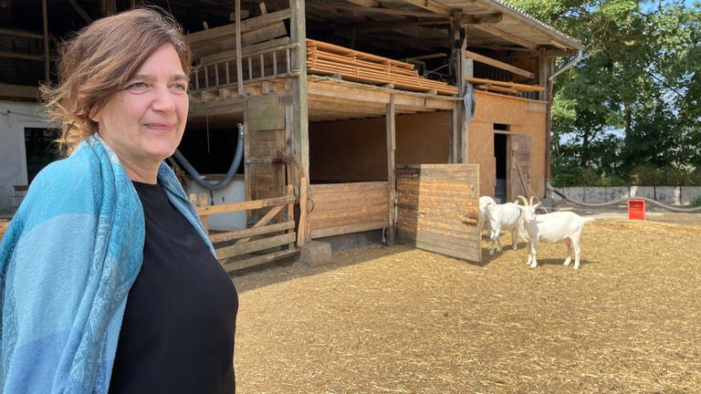 Martina Regnier ist auf dem Vulkanhof zuständig für die Ziegenpatenschaften. 