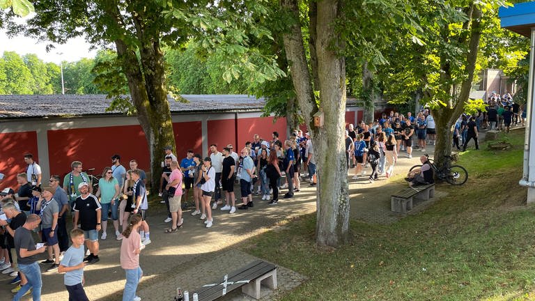 Eintracht-Fans feiern Aufstieg in die Regionalliga