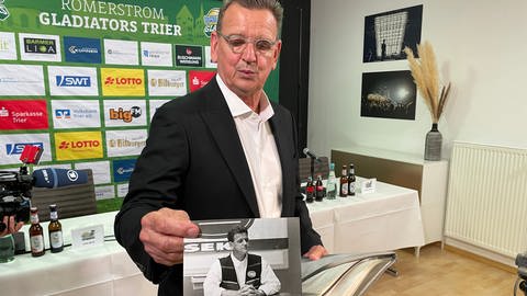 Fast 30 Jahre liegen zwischen dem Foto und dem heutigen Tag. 1994 wurde Don Beck in Trier nämlich zum ersten Mal als Trainer vorgestellt.  (Foto: SWR)