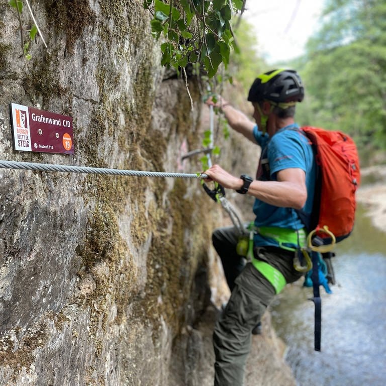 Die Grafenwand gilt als der schwierigste Abschnitt im Manderscheider Klettersteig in der Vulkaneifel.  (Foto: SWR)