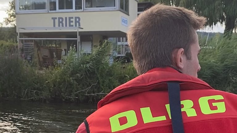 Sie sorgen für Sicherheit auf der Mosel: die Rettungsschwimmer vom DLRG Trier.  (Foto: SWR, Lena Bathge )