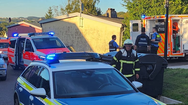 Bei einem Streit in Trier ist eine Frau sehr schwer verletzt worden. Ein 25-jähriger Mann wurde festgenommen. Es sollen ein Messer und eine Eisenstange im Spiel gewesen sein.