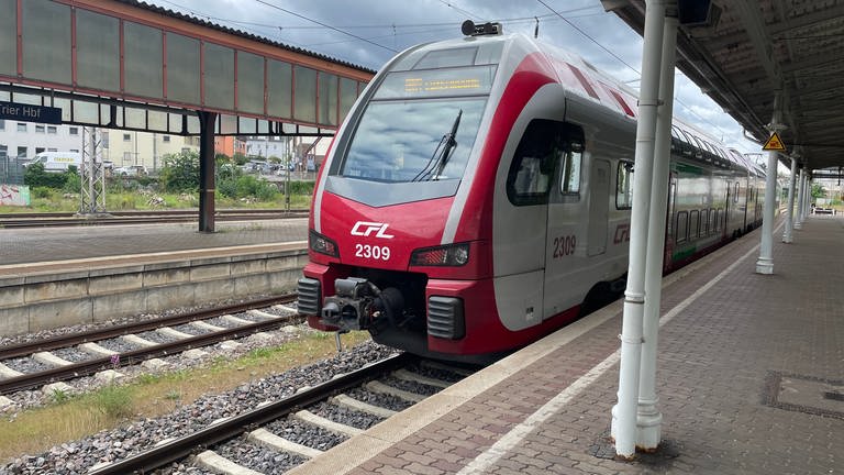 Ein CFL-Zug im Hauptbahnhof in Trier. (Foto: SWR)
