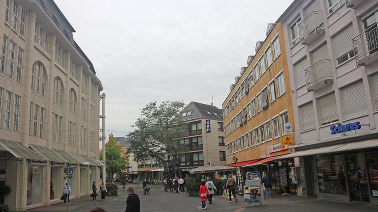 Das historische Kaufhaus Mauel und die anderen Gebäude der alten Fahrstraße sind im heutigen Stadtbild nicht mehr vorhanden.