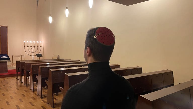 Daniel ist Jude und lebt in Trier. Seit den Angriffen der Hamas auf Israel und den vielen antisemitischen Vorfällen in Deutschalnd ist der Student vorsichtig geworden.  (Foto: SWR)