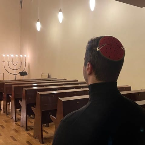 Daniel ist Jude und lebt in Trier. Seit den Angriffen der Hamas auf Israel und den vielen antisemitischen Vorfällen in Deutschalnd ist der Student vorsichtig geworden.  (Foto: SWR)