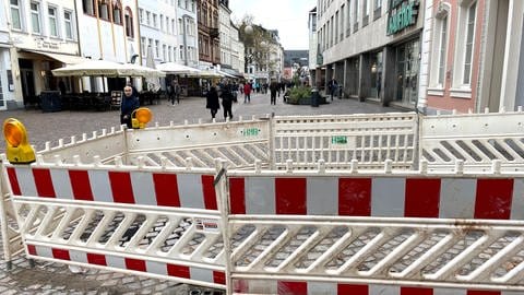 Auch in der Simeonstraße in Trier wird eine Gedenkplakette im Pflaster verlegt.
