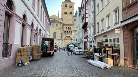 Der Trierer Weihnachtsmarkt auf Domfreihof und Hauptmarkt ist durch die Sternstraße getrennt.  (Foto: SWR)