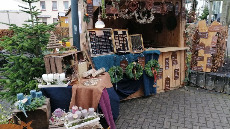 Neben weihnachtlicher Handwerkskunst gibt es beim Adventsmarkt in Gillenfeld auch Brot aus dem alten Backhaus.
