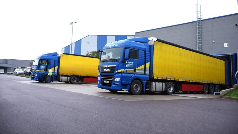 Noch fahren knapp 30 LKW´s bei Krüger Logistik in Schweich bundesweit Waren aus. (Foto: SWR)