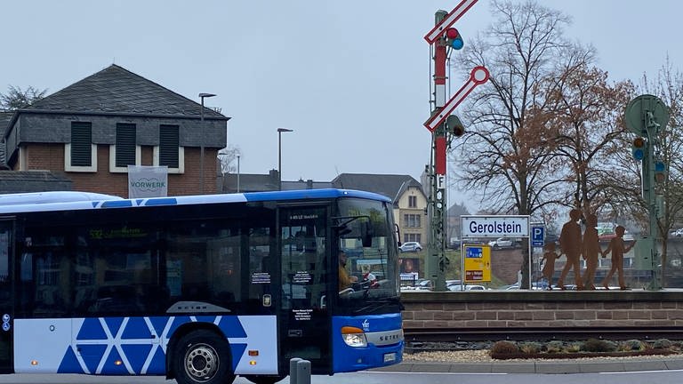 Ein neues Busnetz soll am 10. Dezember nahezu alle Orte zwischen Gerolstein, Hillesheim, Jünkerath und Prüm verbinden. (Foto: SWR, Anna-Carina Blessmann)
