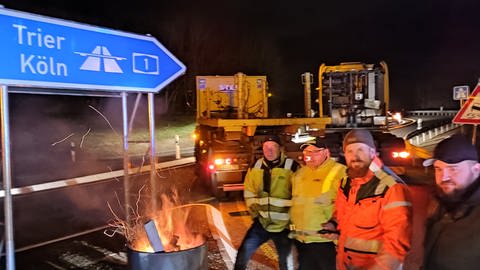 Bei den Bauerndemos in der Region Trier werden viele Straßen am Montag blockiert. Auch Autobahnauffahrten. Mehrere tausend Traktoren werden zu den Blockaden und Demos erwartet (Foto: SWR)