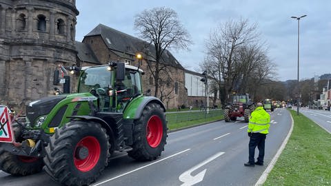Demo der Bauern in Trier mit hunderten von Traktoren ist auf dem Alleenring unterwegs (Foto: SWR)