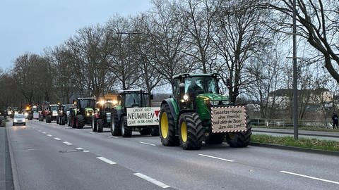 Demo der Bauern in Trier mit hunderten von Traktoren ist auf dem Alleenring unterwegs (Foto: SWR)