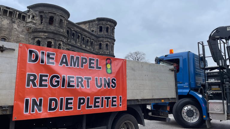 Demonstrationsfahrt der Bauern durch Trier (Foto: SWR, Marc Steffgen)