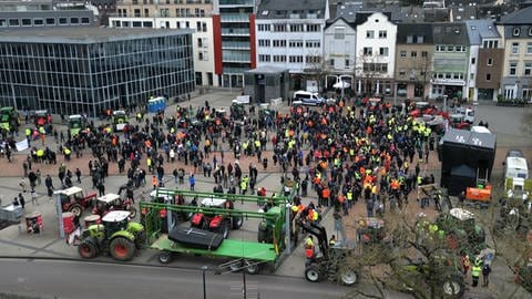 Drohnenaufnahme der Kundgebung zur den Bauernprotesten in Trier (Foto: SWR)