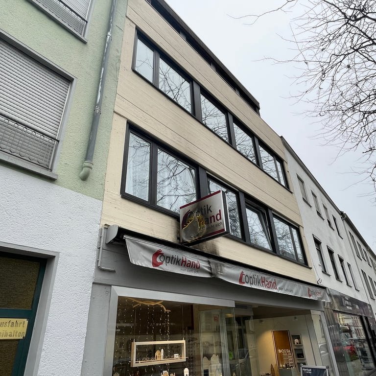 Nach dem Brandanschlag auf ein Haus in der Trierer Innenstadt hat die Polizei einen zweiten Tatverdächtigen festgenommen