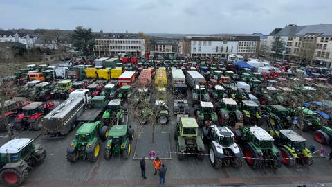 Bedaplatz in Bitburg voller Traktoren (Foto: SWR, Christian Altmayer)